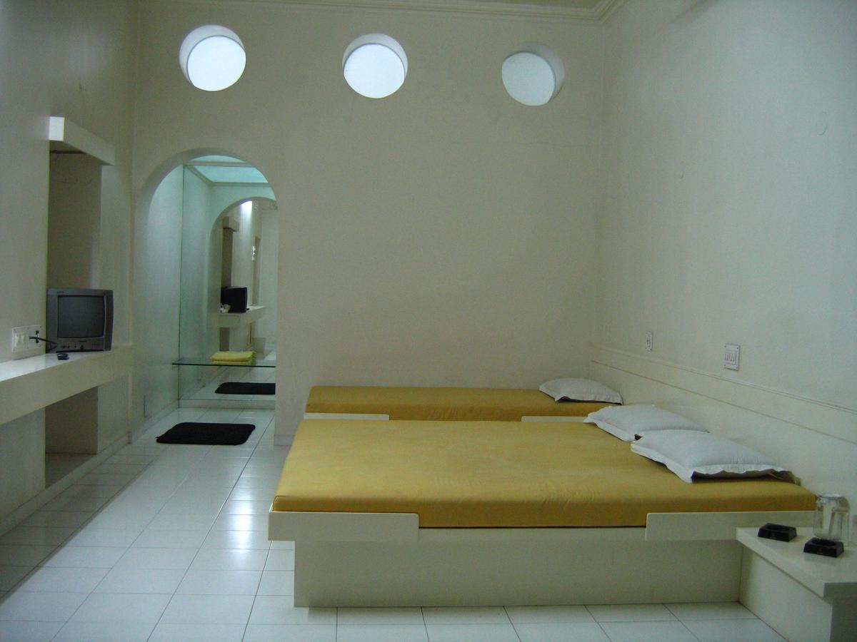 Hotel Plaza -Booking For Foreign Tourist- Jālgaon Kültér fotó